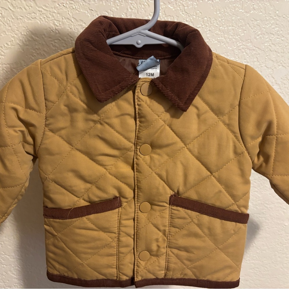 Brown Puffer Jacket with Quilted Pattern and Insulation